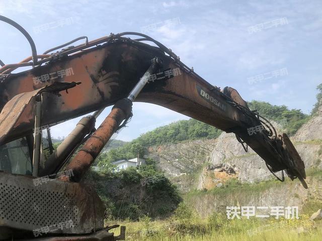 大臂整體?右側(cè)(工作和回轉(zhuǎn)裝置) 大臂整體?右側(cè)(工作和回轉(zhuǎn)裝置)
