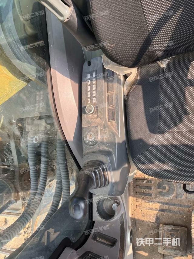 后窗玻璃角標(biāo)（駕駛室部分）