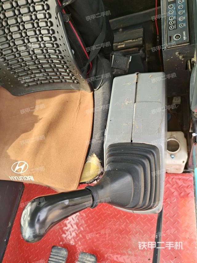 座椅左側(cè)控制臺(tái)/音響/含左手柄（駕駛室部分）