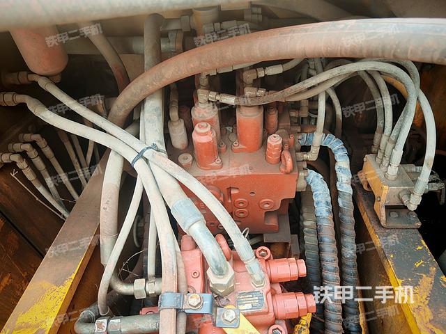 回转马达和主控阀（整机外观）