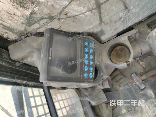 显示屏 (驾驶室部分) 显示屏 (驾驶室部分)