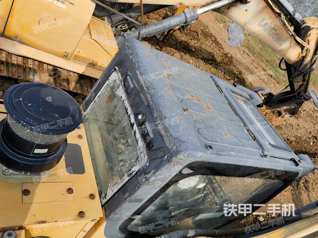 駕駛室頂部(整機外觀) 駕駛室頂部(整機外觀)