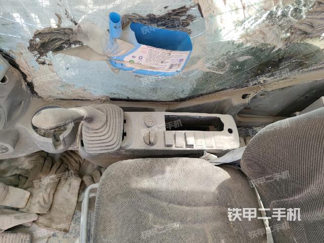 座椅右側(cè)控制臺(tái)/鑰匙門/油門/含右手柄(駕駛室部分) 座椅右側(cè)控制臺(tái)/鑰匙門/油門/含右手柄(駕駛室部分)
