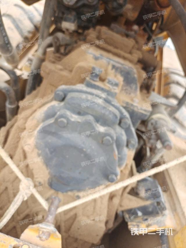 柴油泵全景（壓路機(jī)發(fā)動(dòng)機(jī)艙）