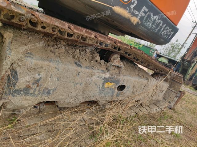 左側(cè)履帶整體?(行走機(jī)構(gòu)) 左側(cè)履帶整體?(行走機(jī)構(gòu))