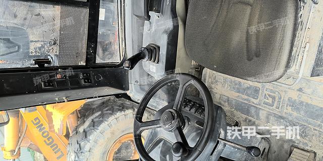 駕駛室工作臺（整機外觀及大件）