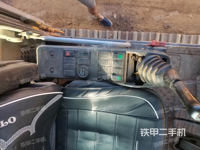 座椅左側(cè)控制臺/音響/含左手柄（駕駛室部分）