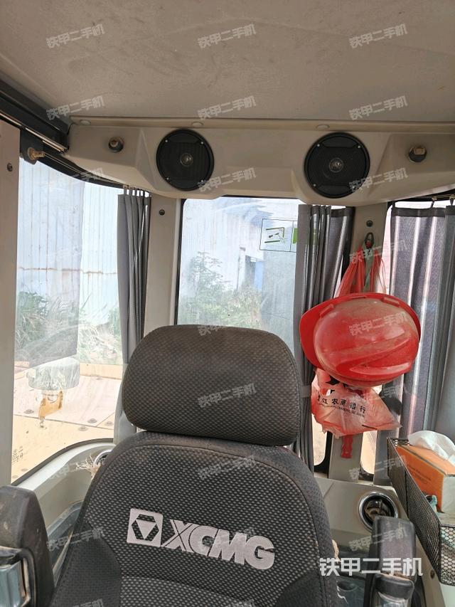 座椅右侧控制台/钥匙门/油门/含右手柄（驾驶室部分）