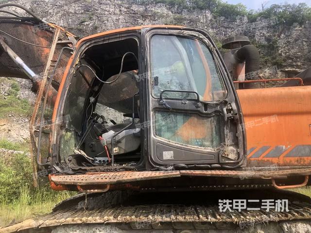 座椅左側(cè)控制臺/音響/含左手柄(駕駛室部分) 座椅左側(cè)控制臺/音響/含左手柄(駕駛室部分)