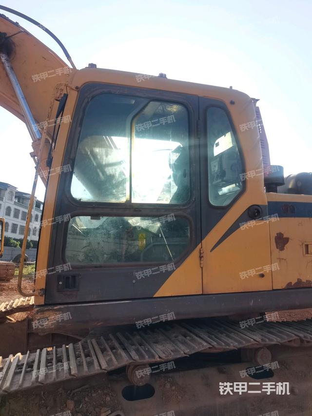 駕駛室正側(cè)（駕駛室部分）