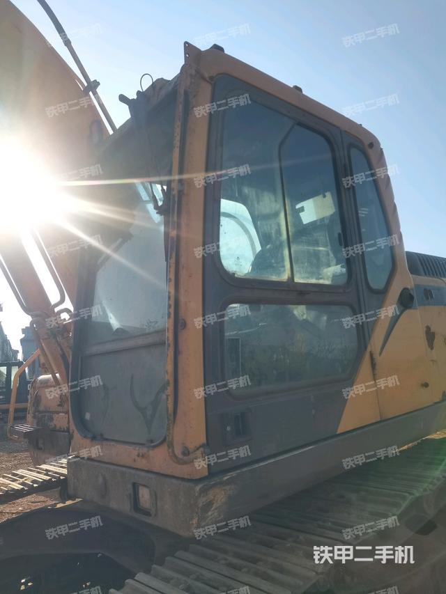 駕駛室左前45度（駕駛室部分）