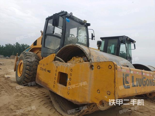 右前45°（壓路機(jī)整機(jī)外觀）