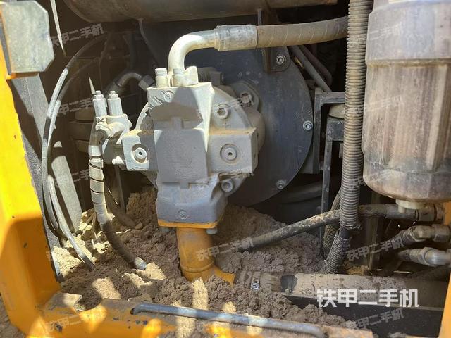 液壓泵艙室正面整體(整機(jī)外觀) 液壓泵艙室正面整體(整機(jī)外觀)
