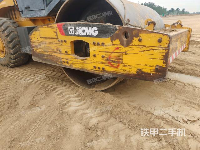 前車架正左側(cè)（壓路機(jī)前后車架）