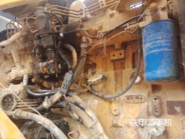 發(fā)動(dòng)機(jī)右側(cè)全景（壓路機(jī)發(fā)動(dòng)機(jī)艙）