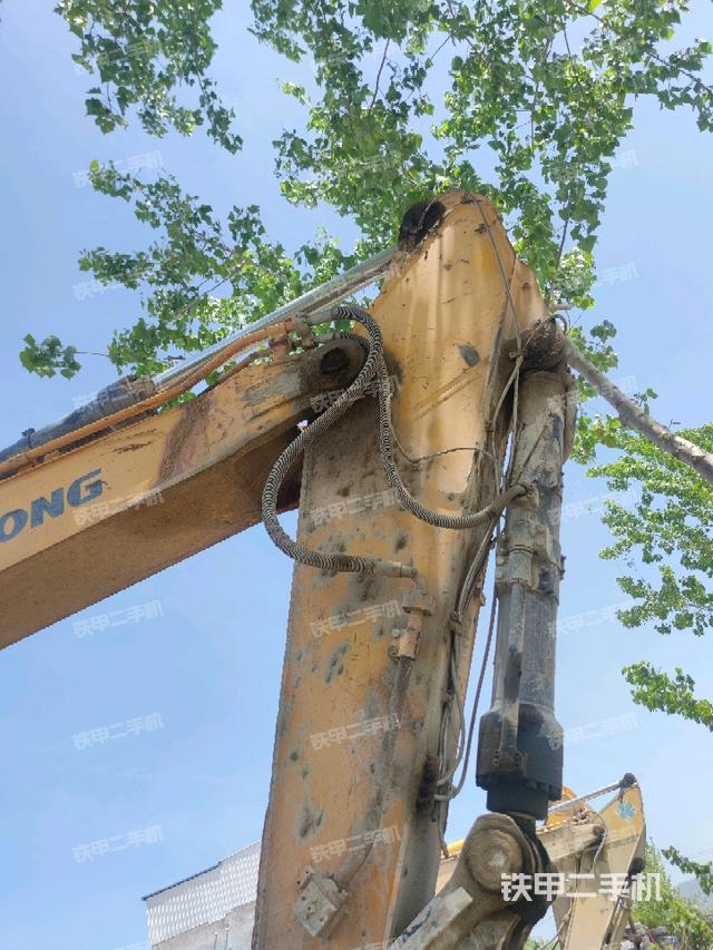 小臂整体右前(工作和回转装置) 小臂整体右前(工作和回转装置)