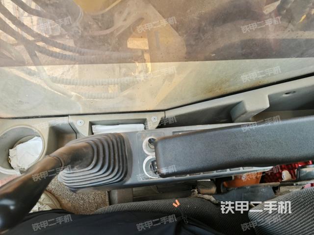 座椅右側(cè)控制臺(tái)/鑰匙門(mén)/油門(mén)/含右手柄（駕駛室部分）