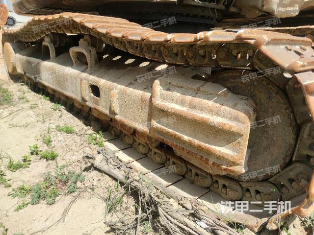 右侧履带整体(行走机构) 右侧履带整体(行走机构)