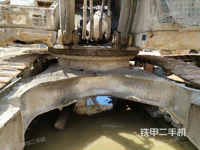 轉(zhuǎn)盤和下車架正前(工作和回轉(zhuǎn)裝置) 轉(zhuǎn)盤和下車架正前(工作和回轉(zhuǎn)裝置)