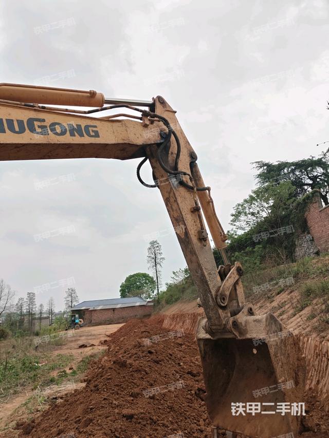 大臂根部?斜（工作和回轉(zhuǎn)裝置）