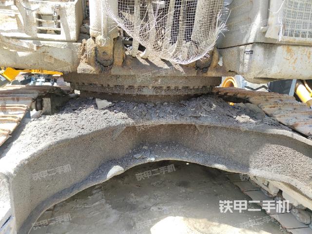 轉(zhuǎn)盤和下車架正前(工作和回轉(zhuǎn)裝置) 轉(zhuǎn)盤和下車架正前(工作和回轉(zhuǎn)裝置)