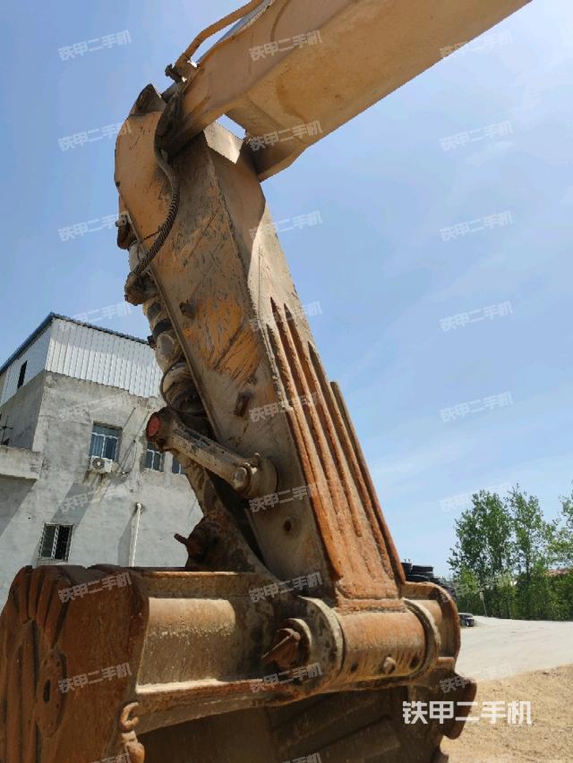 小臂整体左后(工作和回转装置) 小臂整体左后(工作和回转装置)