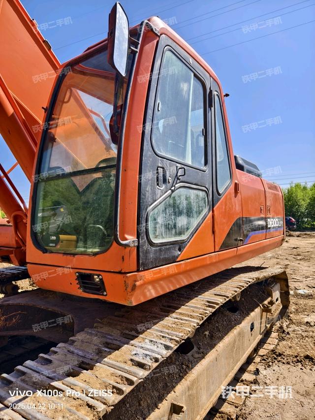 駕駛室整體（整機外觀）