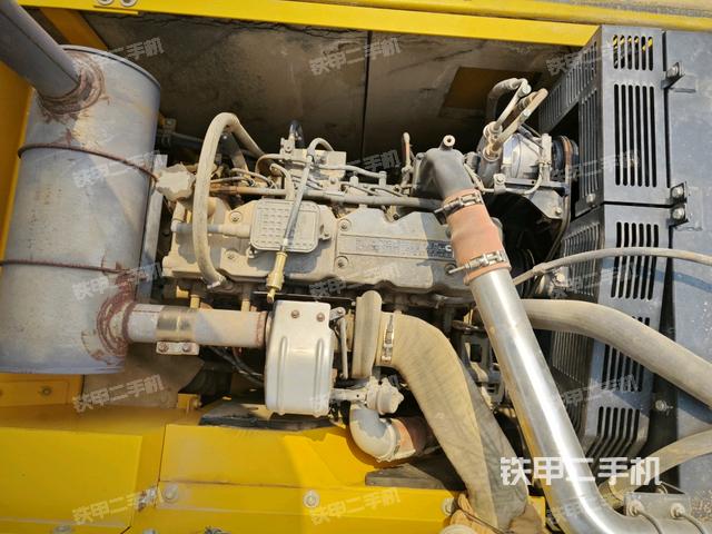 發(fā)動(dòng)機(jī)室（上車(chē)部件）