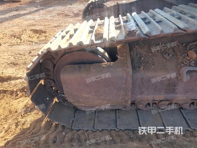 左驅(qū)動輪（行走機(jī)構(gòu)）