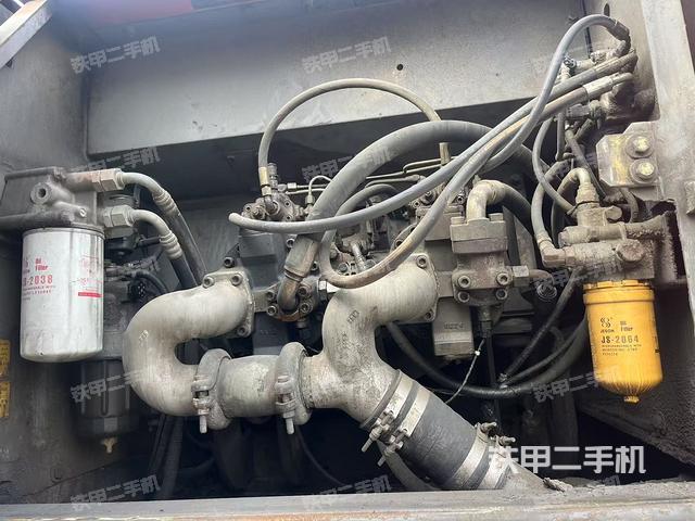 液壓泵艙室正面整體(整機(jī)外觀) 液壓泵艙室正面整體(整機(jī)外觀)