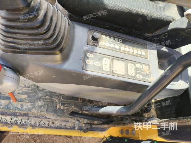 座椅右侧控制台/钥匙门/油门/含右手柄（驾驶室部分）