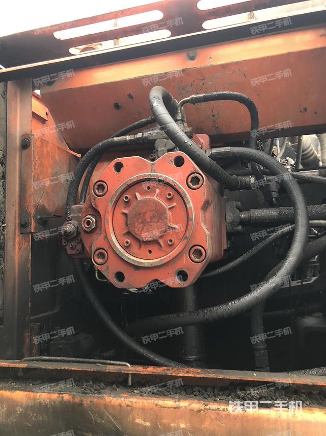 液壓泵艙室正面整體(整機(jī)外觀) 液壓泵艙室正面整體(整機(jī)外觀)