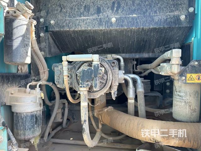 液壓泵艙室正面整體（整機(jī)外觀）