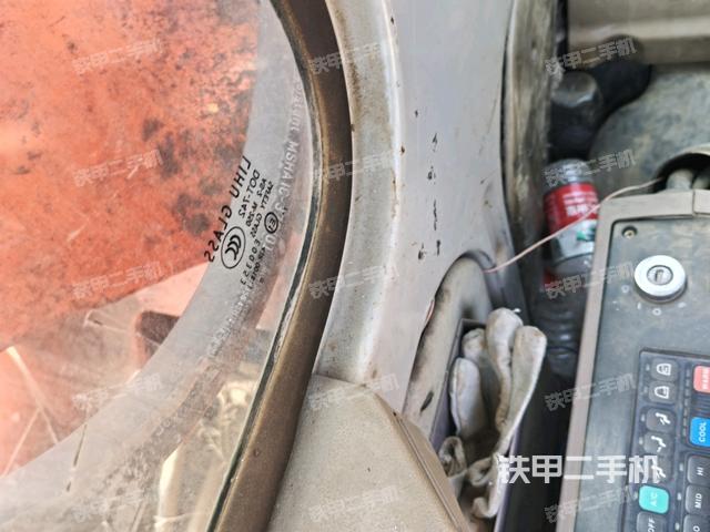 右側(cè)玻璃角標(駕駛室部分) 右側(cè)玻璃角標(駕駛室部分)