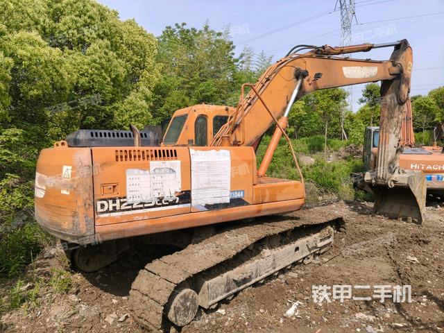 斗山DH225LC-7挖掘机的设备实拍-第3张实拍照片