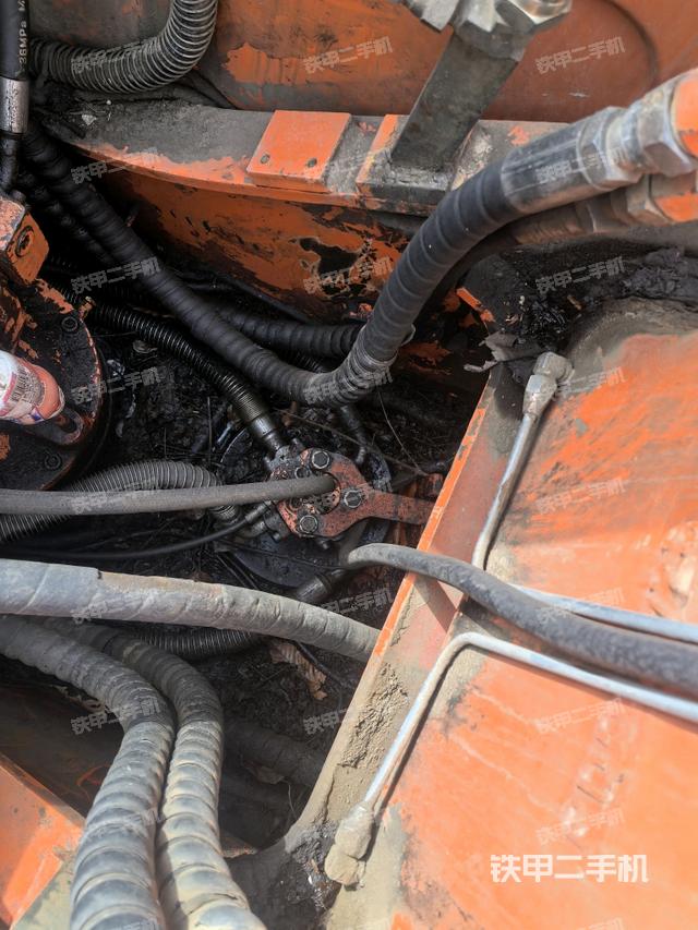 中央回轉(zhuǎn)接頭特寫（上車部件）