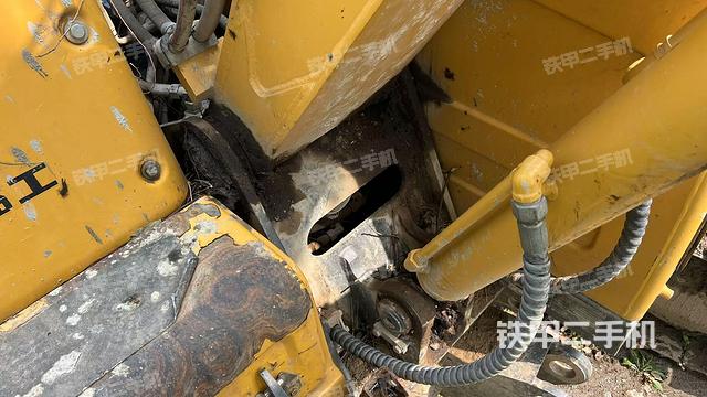 大臂根部?斜（工作和回轉(zhuǎn)裝置）