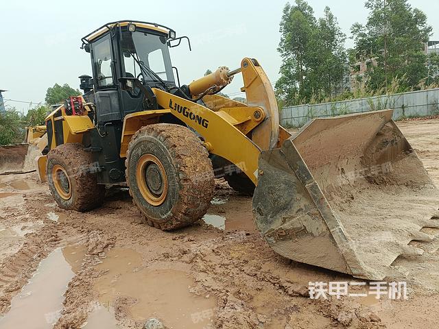 工作裝置整體(整機(jī)外觀及大件) 工作裝置整體(整機(jī)外觀及大件)
