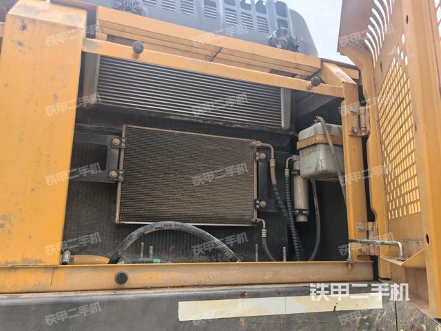 散熱器正面(大件艙室) 散熱器正面(大件艙室)