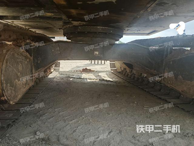 轉(zhuǎn)盤(pán)和下車(chē)架正前（工作和回轉(zhuǎn)裝置）