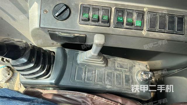 座椅右側(cè)控制臺/鑰匙門/油門/含右手柄（駕駛室部分）