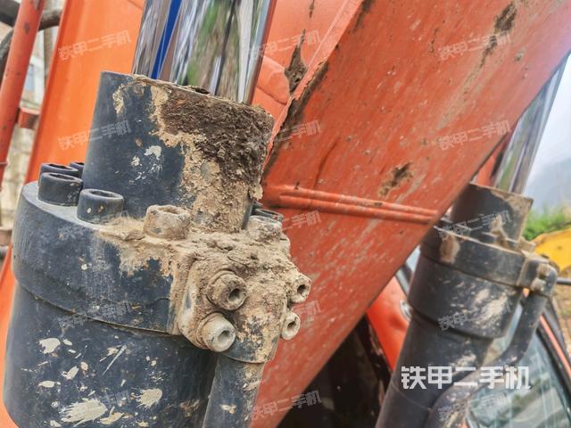 轉(zhuǎn)盤和下車架正前(工作和回轉(zhuǎn)裝置) 轉(zhuǎn)盤和下車架正前(工作和回轉(zhuǎn)裝置)