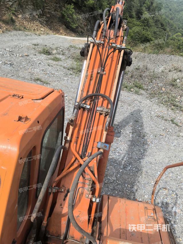 大臂背部俯視（工作和回轉(zhuǎn)裝置）