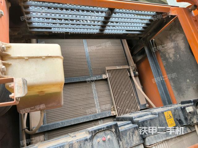 散熱器正面（大件艙室）