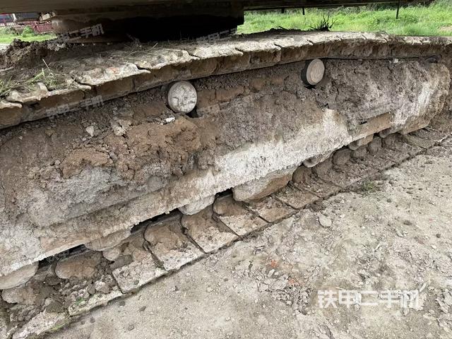 右側(cè)履帶整體(行走機(jī)構(gòu)) 右側(cè)履帶整體(行走機(jī)構(gòu))