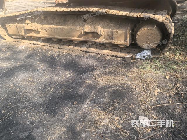 單側(cè)履帶整體(整機(jī)外觀) 單側(cè)履帶整體(整機(jī)外觀)