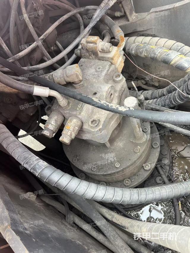 回轉(zhuǎn)馬達(dá)和主控閥(整機(jī)外觀) 回轉(zhuǎn)馬達(dá)和主控閥(整機(jī)外觀)