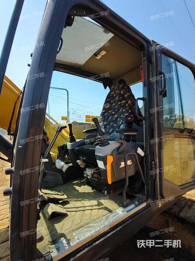 駕駛室整體（整機外觀）