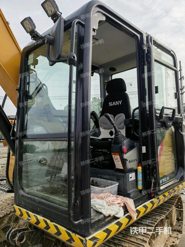 駕駛室整體（整機(jī)外觀）