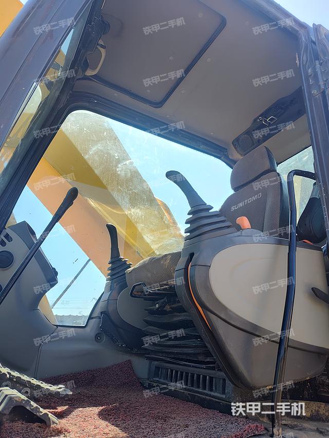 駕駛室整體(整機外觀) 駕駛室整體(整機外觀)